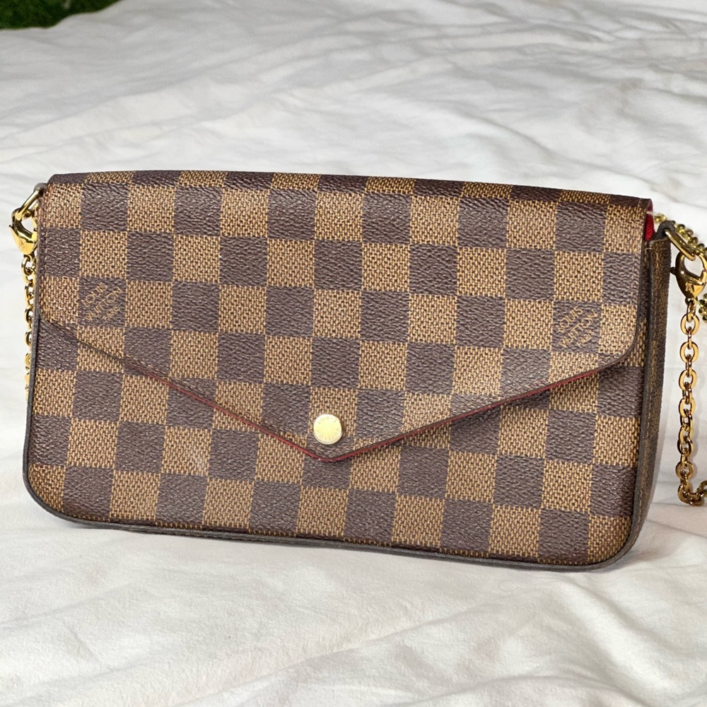 - LOUIS VUITTON MONOGRAM CANVAS POCHETTE FÉLICIE BAG + MATCHING WALLET